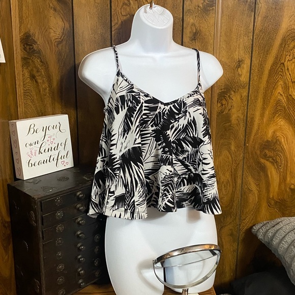 Decree Flowy crop tank top - Picture 2 of 6